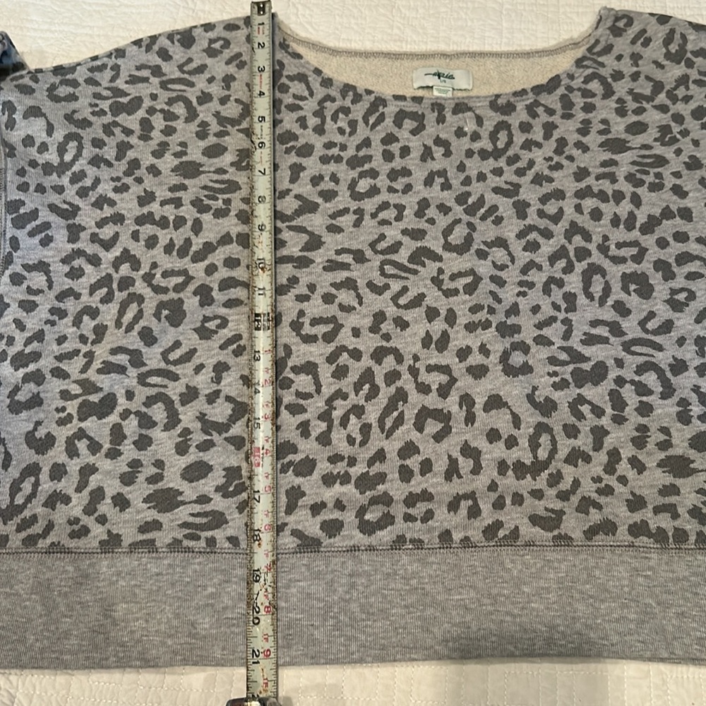 NWOT AERIE oversized cropped leopard grey sweatshirt size large - Picture 7 of 8